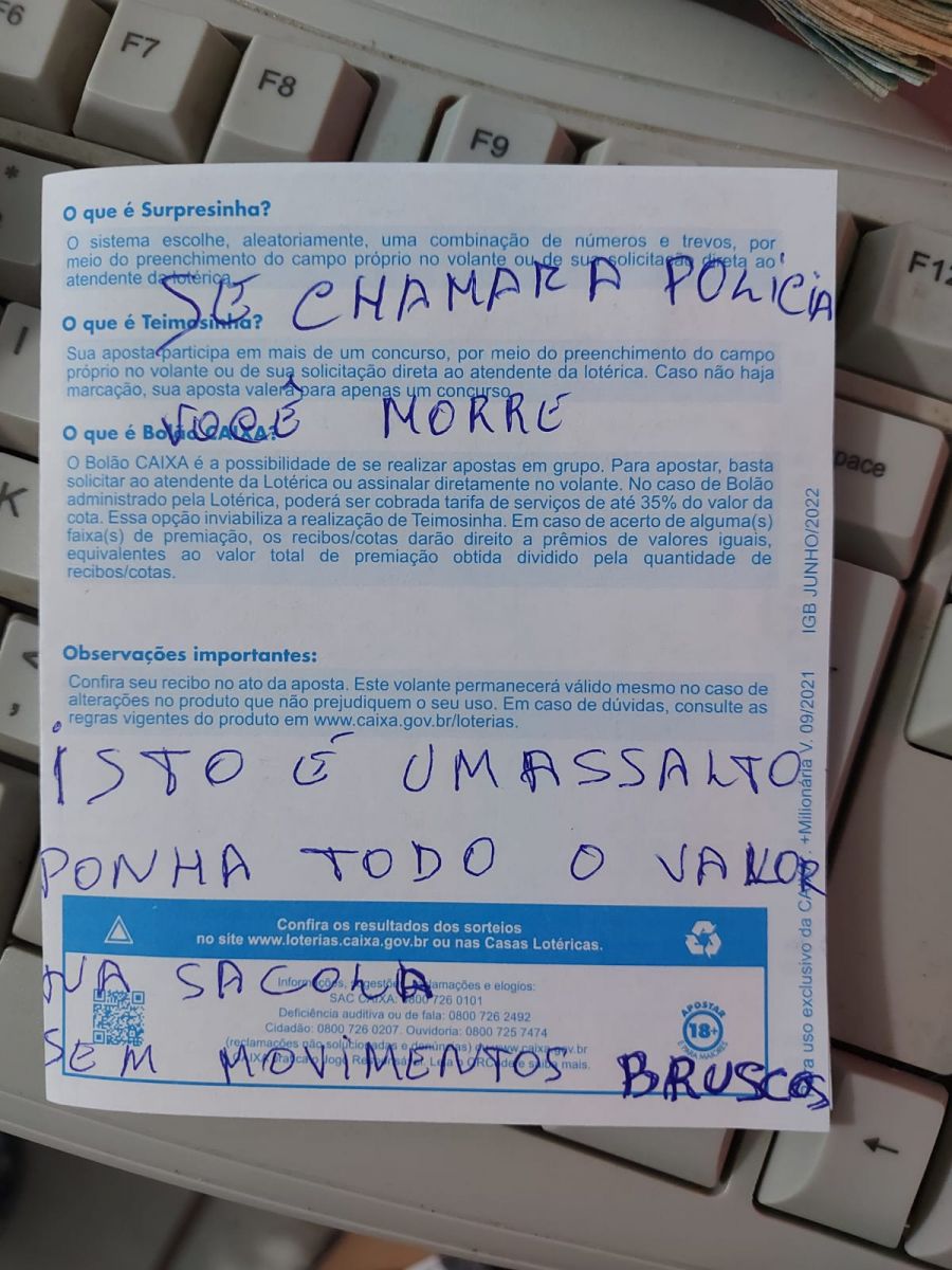 Assaltante deixa recedo em bilhete para caixa